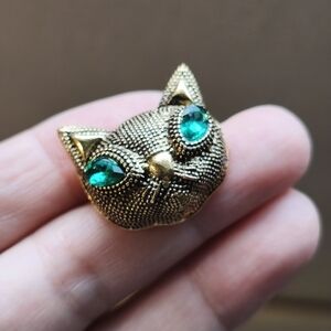 707 Gold Cat Brooch with Green Gem Eyes